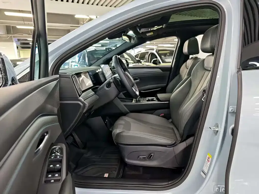 BYD L DM-i — фото 3