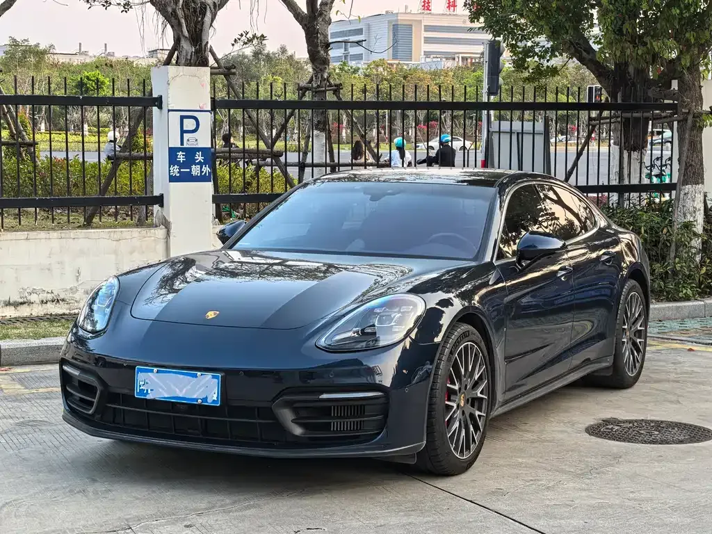 Porsche Panamera — фото 1