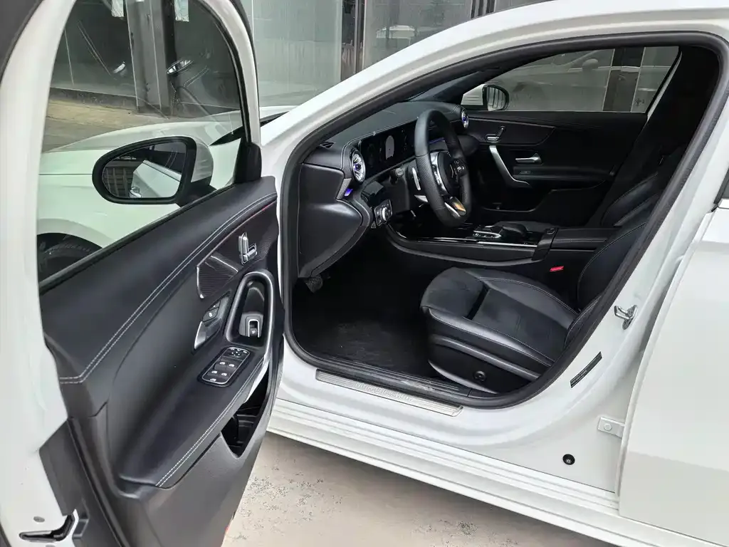Mercedes-Benz A-Class 2023 из CN, фото 7
