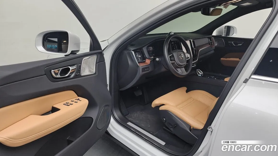 Volvo XC60 — фото 10