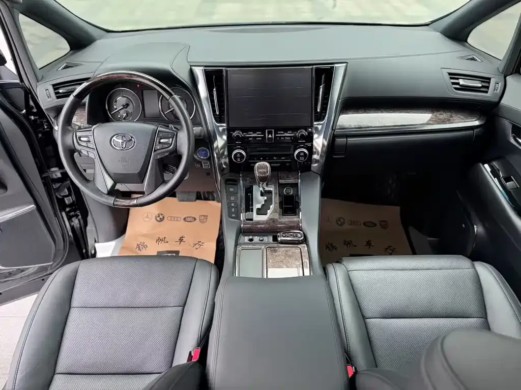 Toyota Alphard 2023 из CN, фото 9