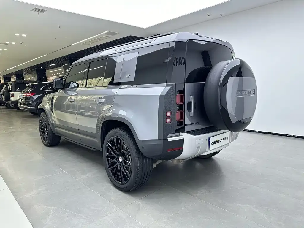 Land Rover Defender — фото 7