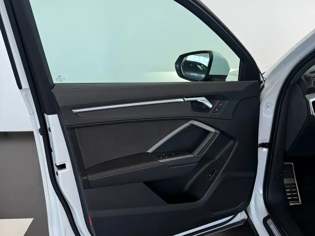 Audi Q3 2024 из CN, фото 6