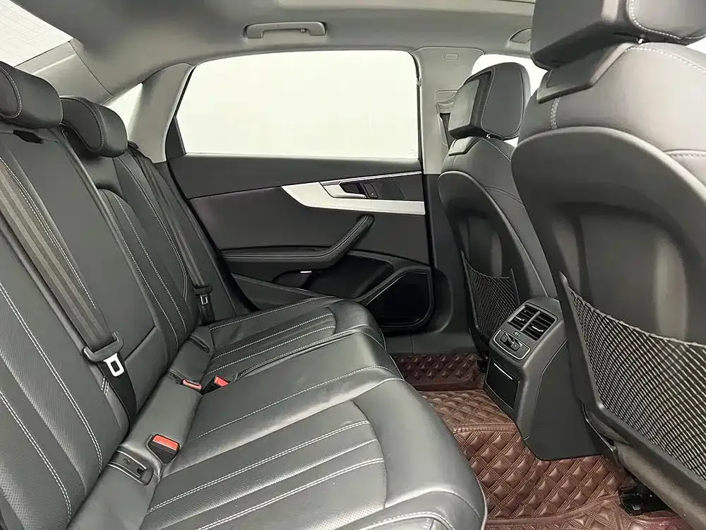 Audi A4L 2023 из CN, фото 6