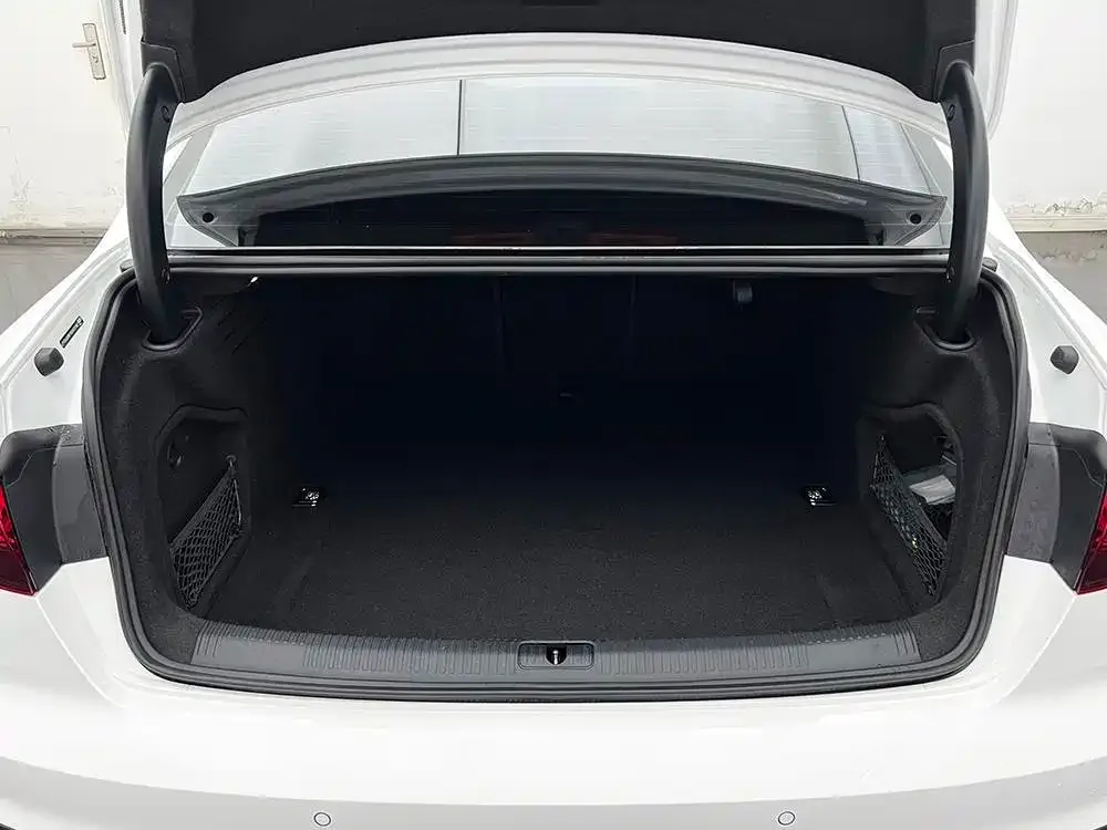 Audi A4L 2023 из CN, фото 8