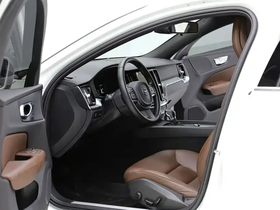 Volvo S60 2021 из CN, фото 5