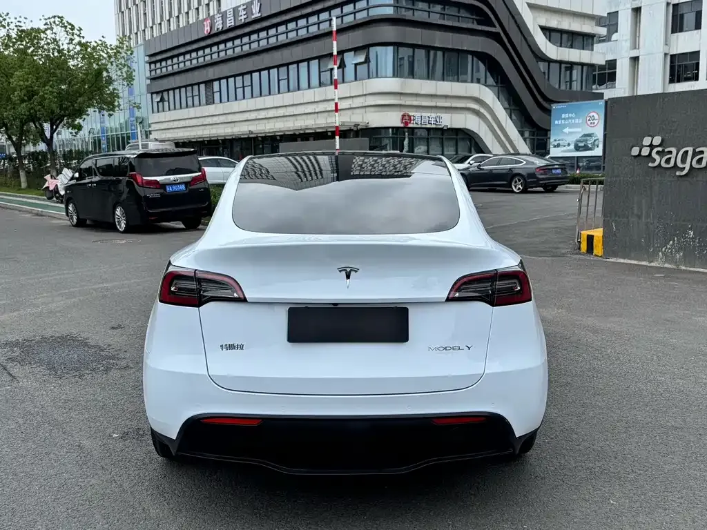 Tesla Model Y — фото 5