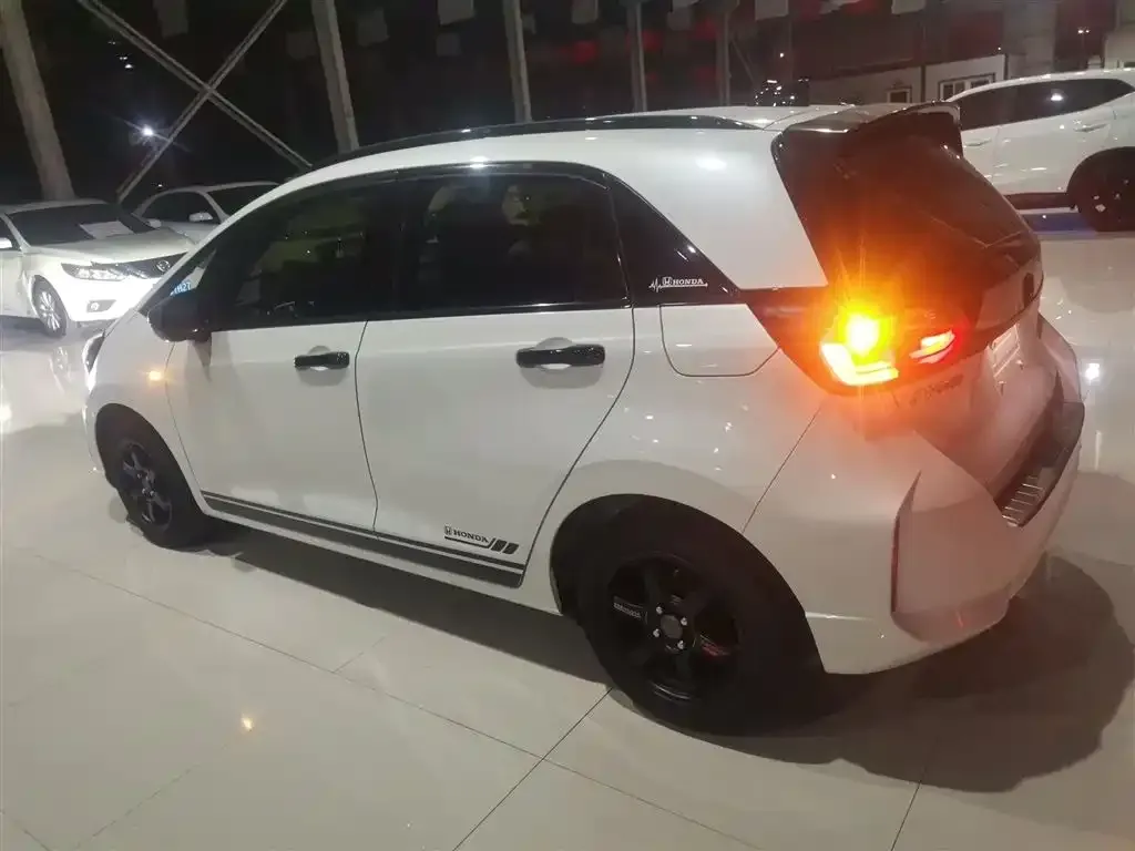 Honda Fit — фото 5