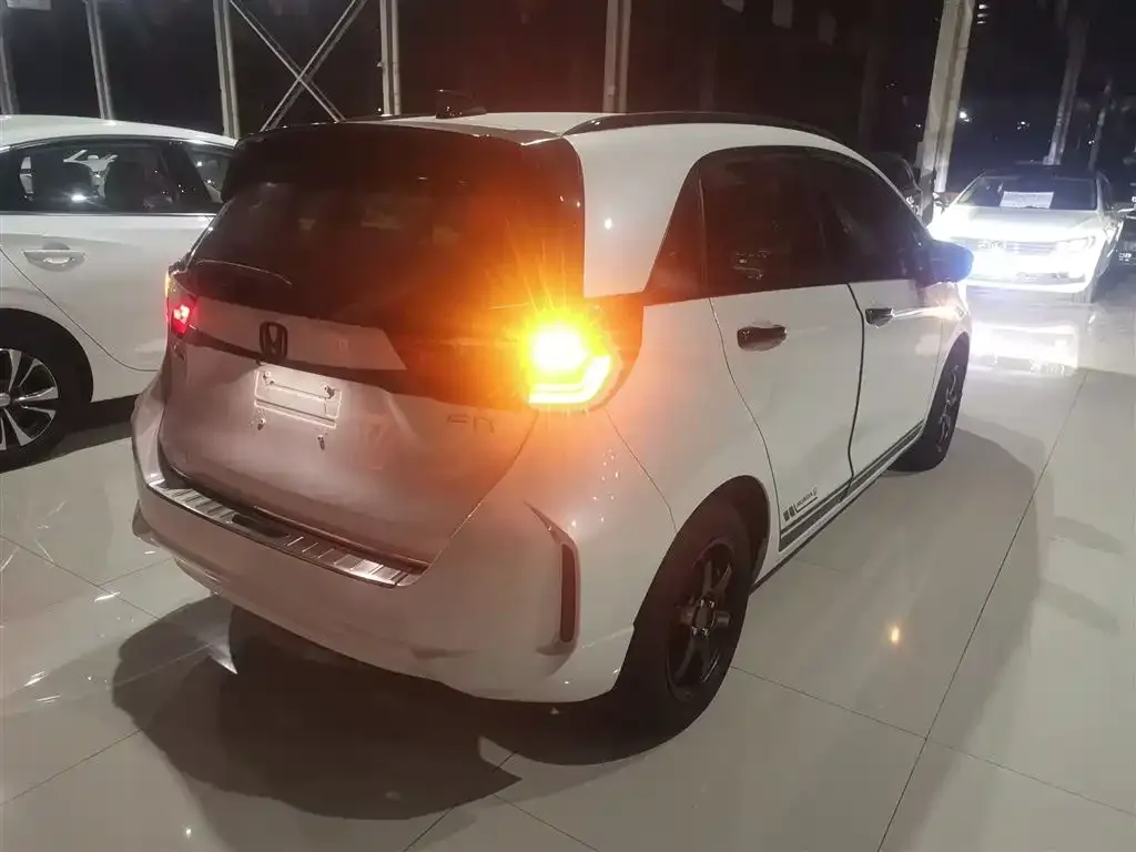 Honda Fit — фото 7