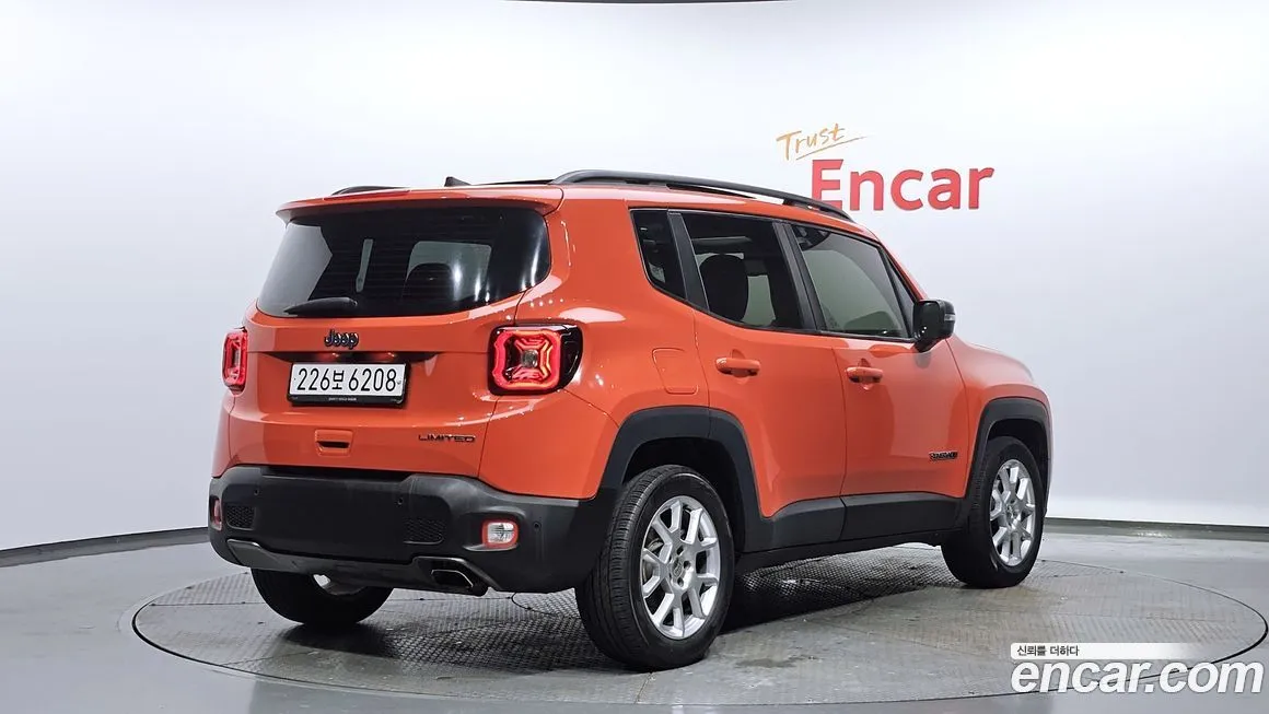 Jeep Renegade — фото 2