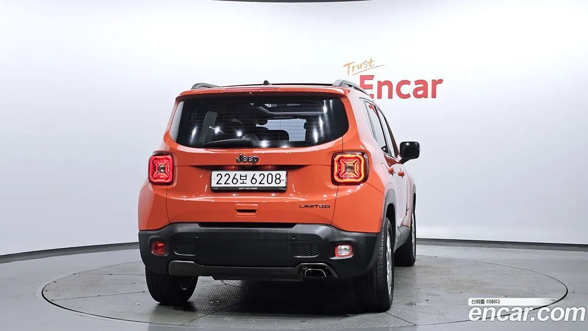 Jeep Renegade — фото 4