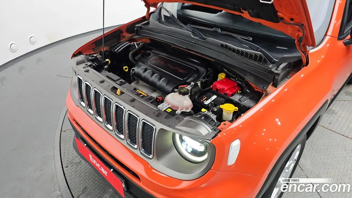 Jeep Renegade — фото 6