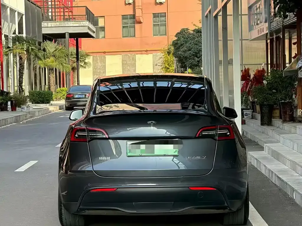 Tesla Model Y 2023 из CN, фото 8