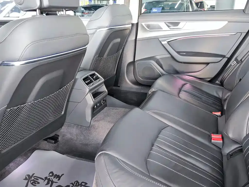 Audi A6L 2022 из CN, фото 6