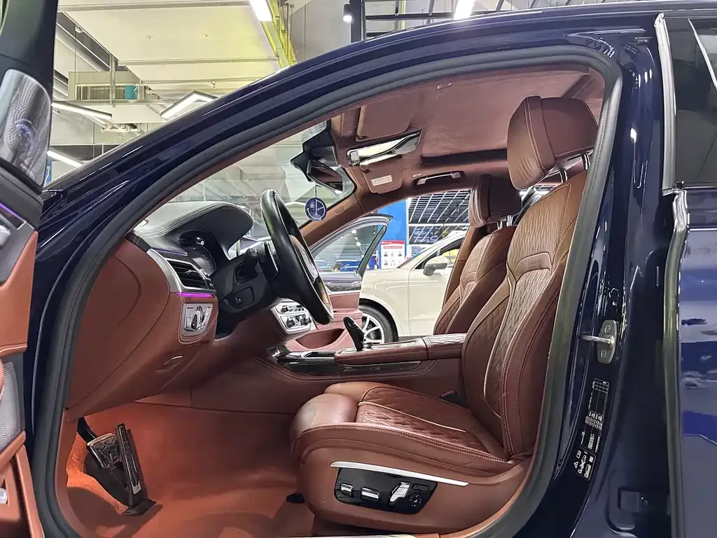 BMW 7 Series 2022 из CN, фото 8