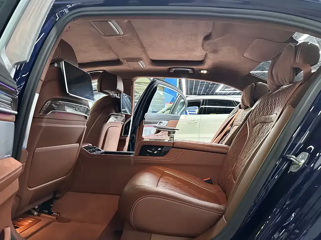 BMW 7 Series 2022 из CN, фото 9