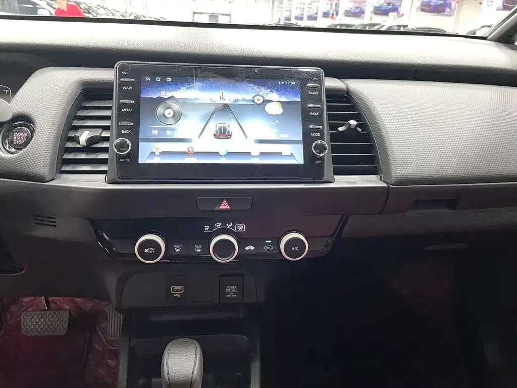 Honda Fit — фото 10