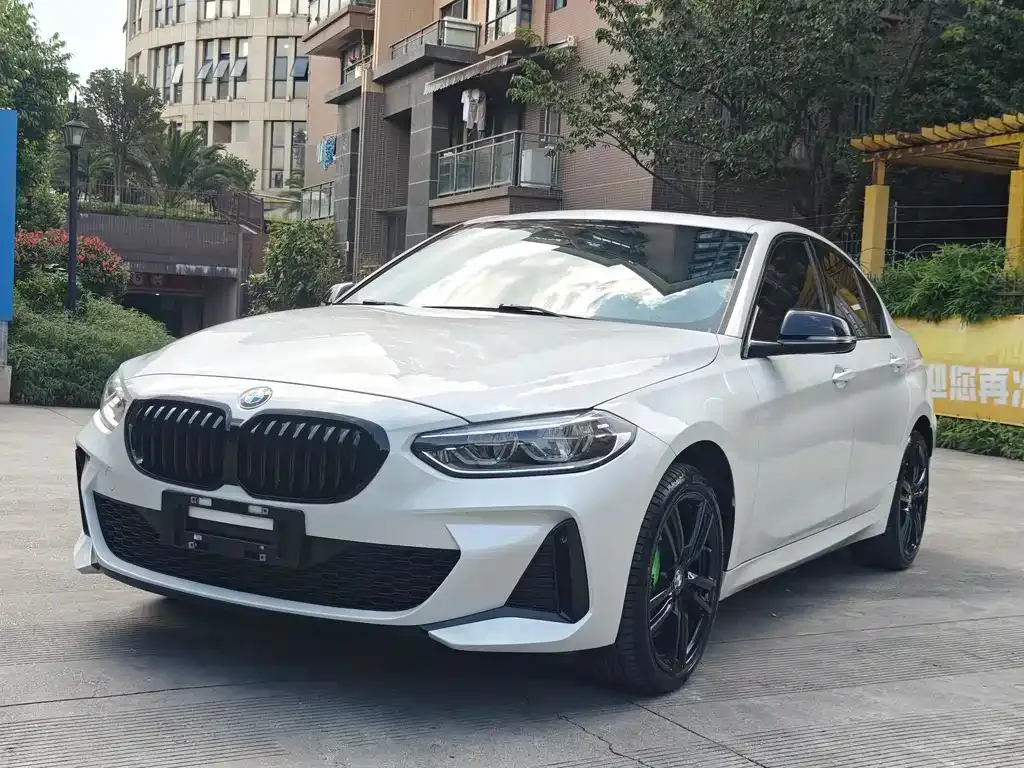 BMW 1 Series 2022 из CN, фото 1
