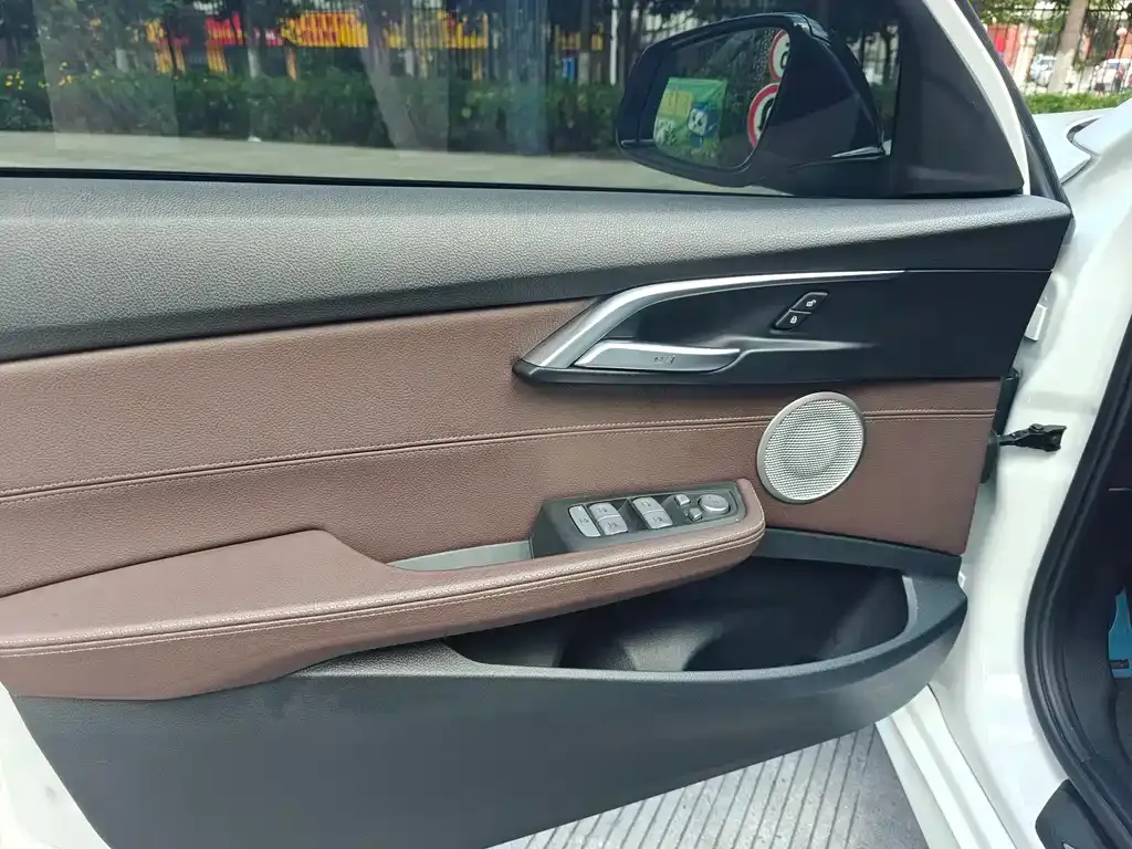 BMW 1 Series 2022 из CN, фото 6