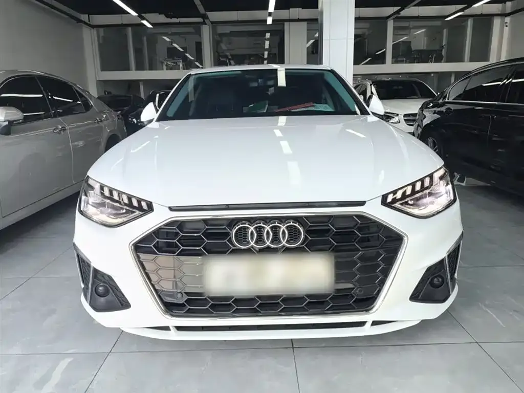 Audi A4L 2021 из CN, фото 3