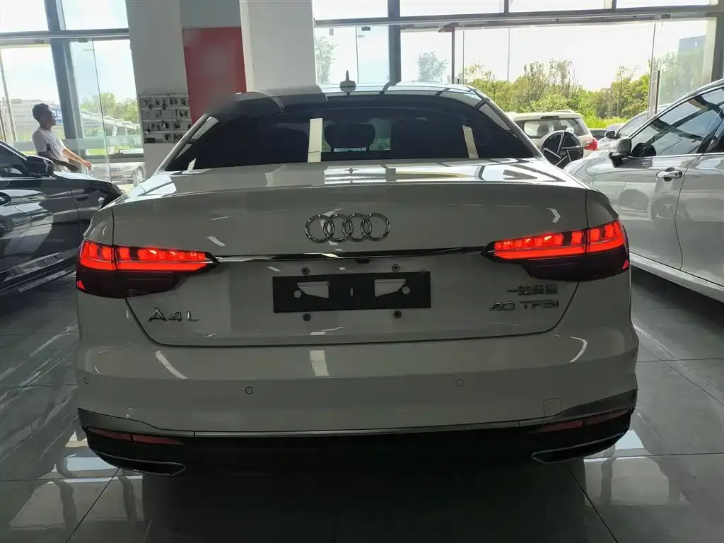 Audi A4L 2021 из CN, фото 6
