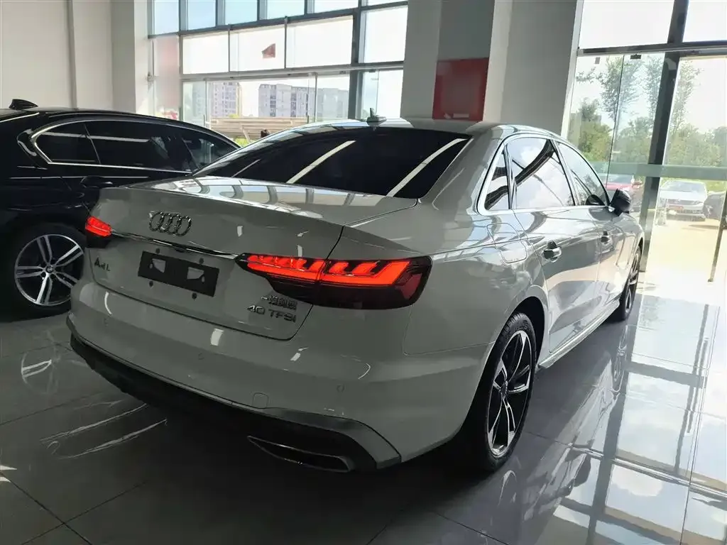 Audi A4L 2021 из CN, фото 7
