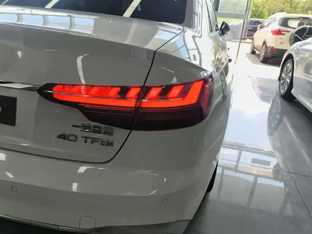 Audi A4L 2021 из CN, фото 8