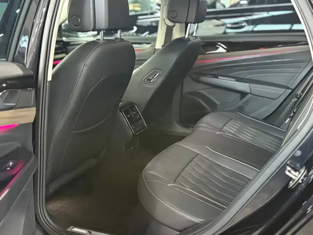 Volkswagen Passat 2021 из CN, фото 5