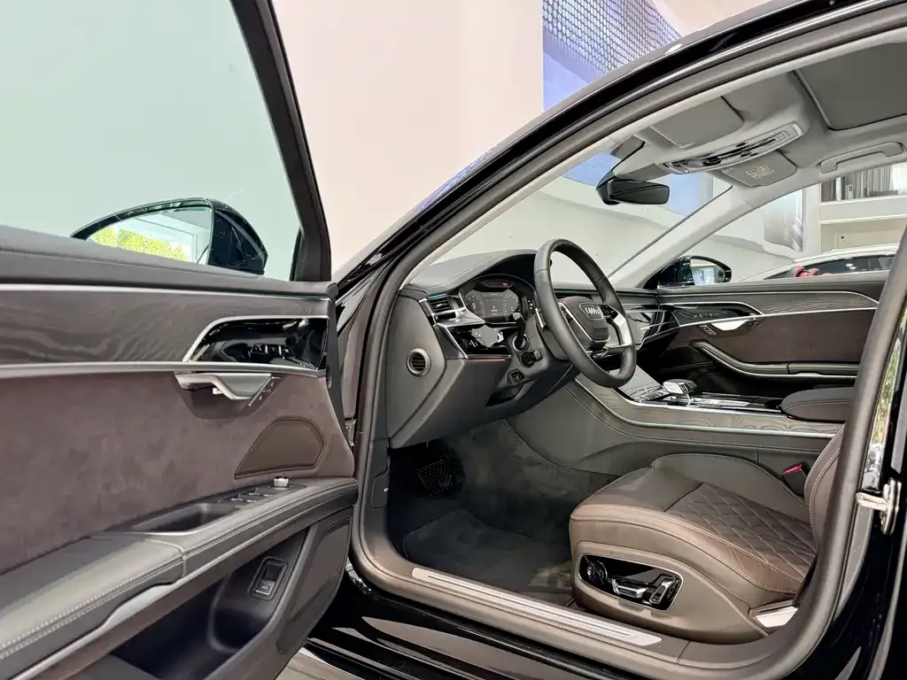 Audi A8 2024 из CN, фото 5