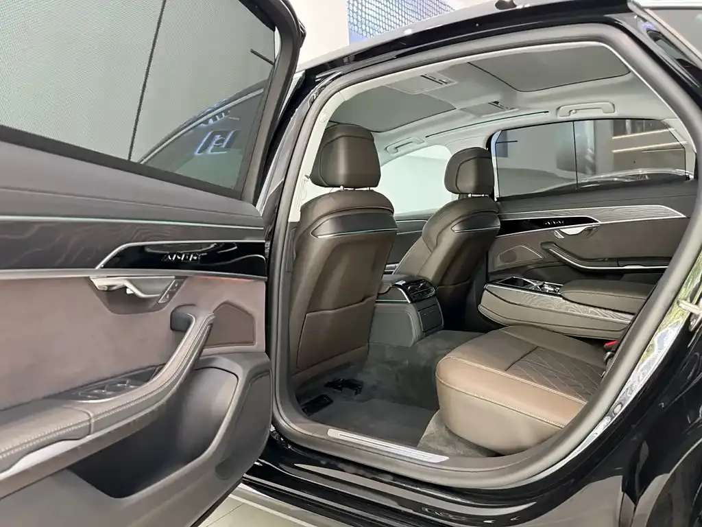 Audi A8 2024 из CN, фото 6