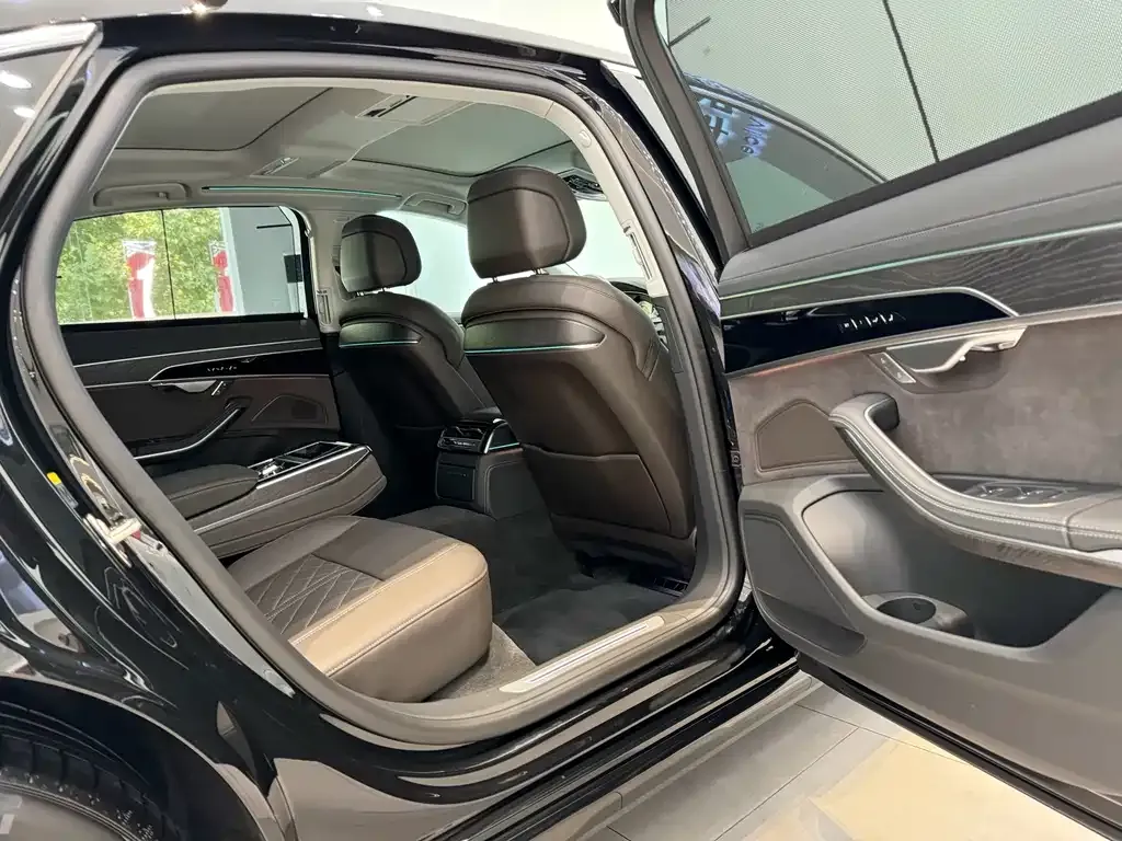 Audi A8 2024 из CN, фото 8