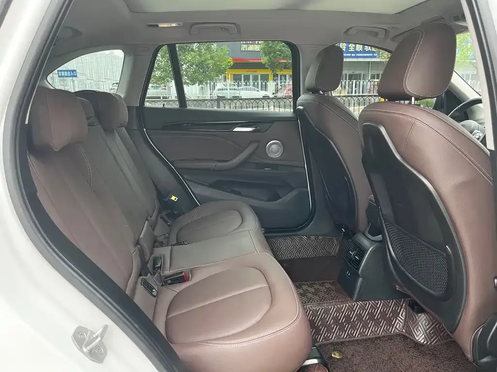 BMW X1 2021 из CN, фото 10