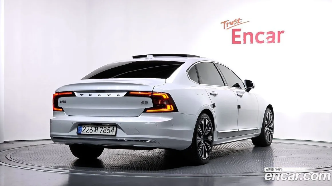 Volvo S90 2023 из KR, фото 2