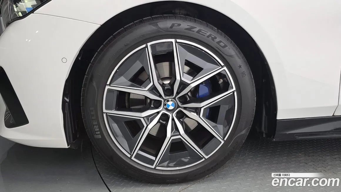 BMW 5-Series 2024 из KR, фото 5