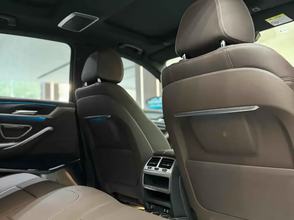BMW 5 Series — фото 10