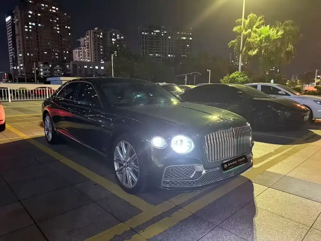 Bentley Flying Spur PHEV 2023 из CN, фото 2