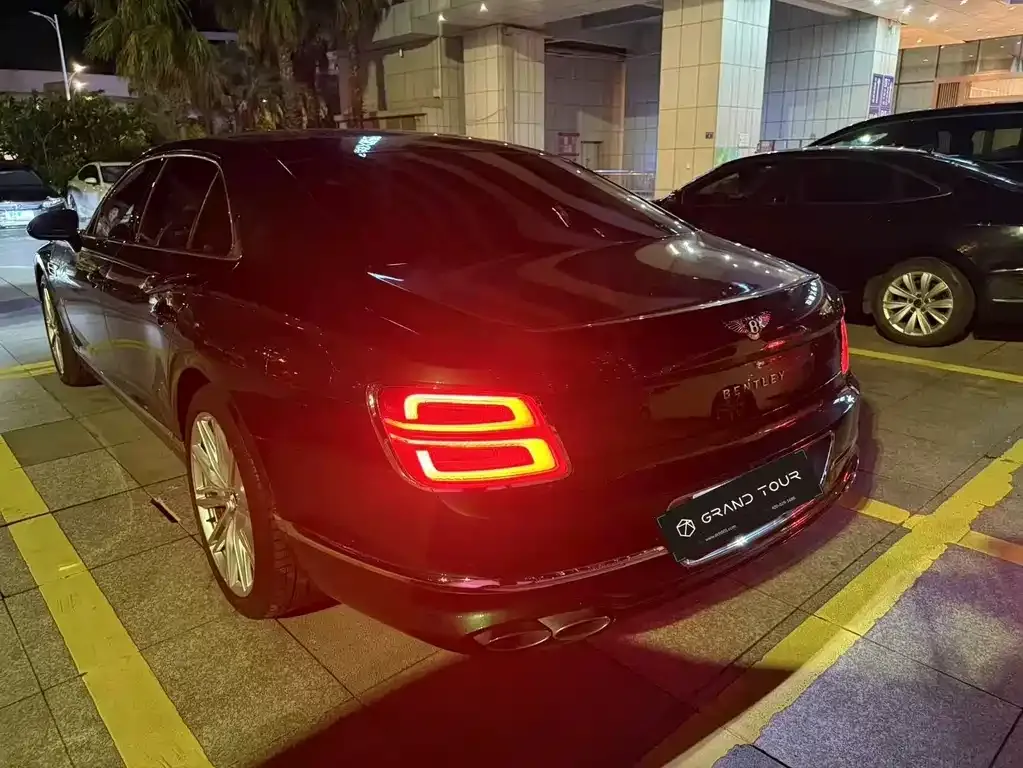 Bentley Flying Spur PHEV 2023 из CN, фото 3