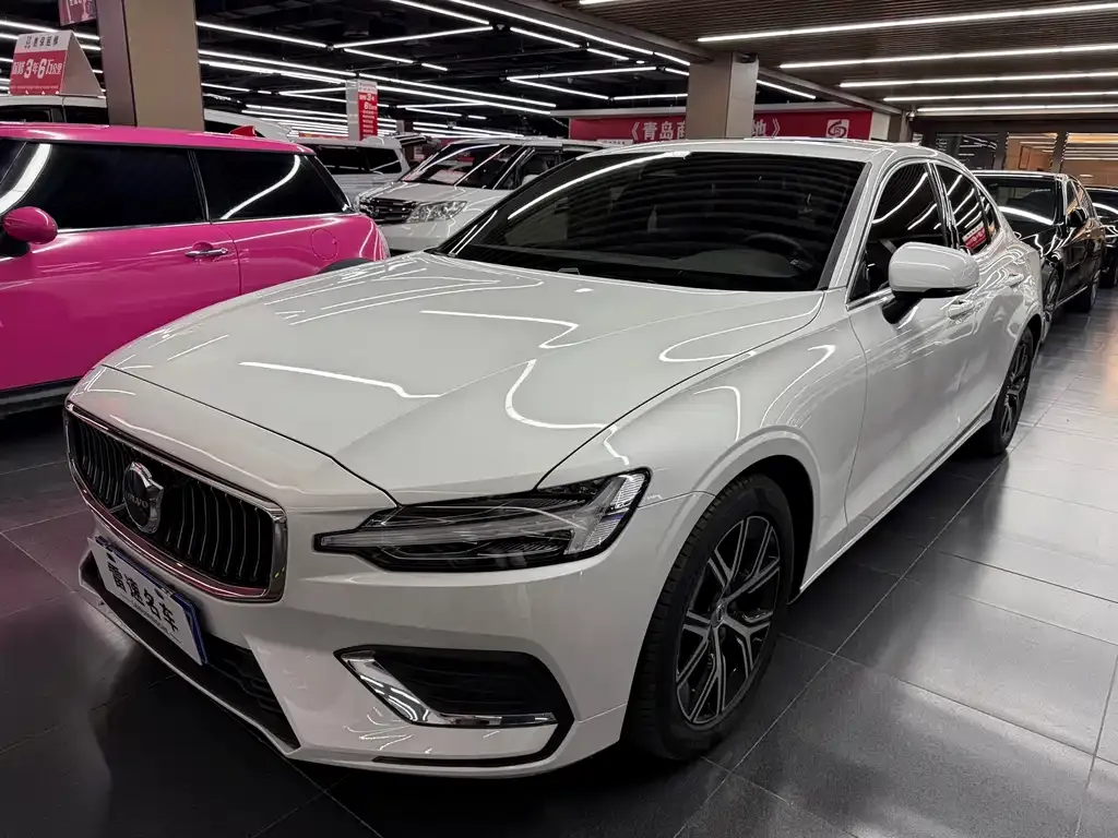 Volvo S60 2024 из CN, фото 1