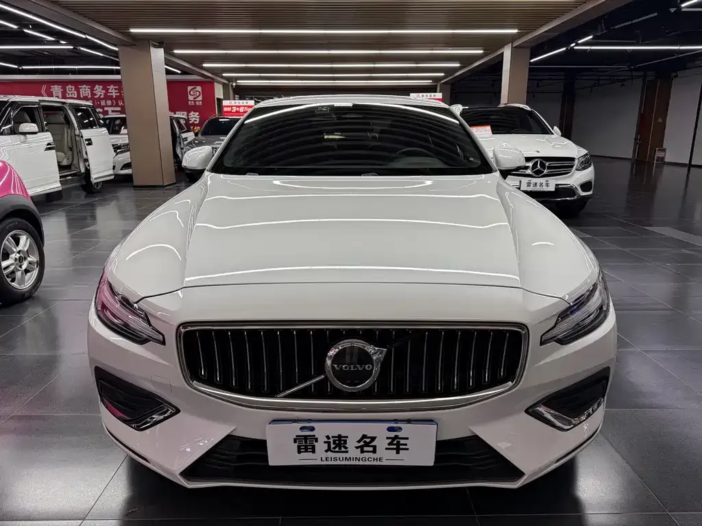 Volvo S60 2024 из CN, фото 2