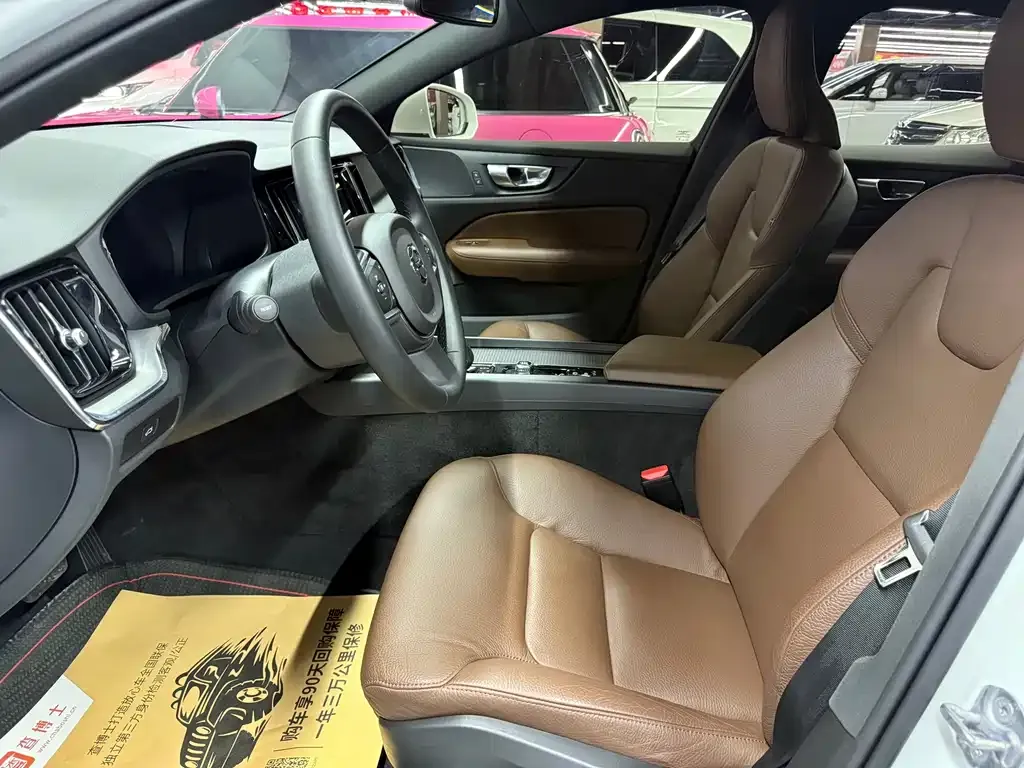 Volvo S60 2024 из CN, фото 4