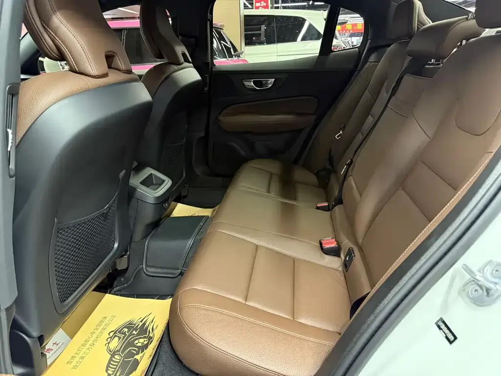 Volvo S60 2024 из CN, фото 5