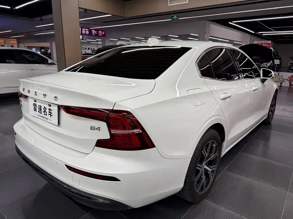 Volvo S60 2024 из CN, фото 7