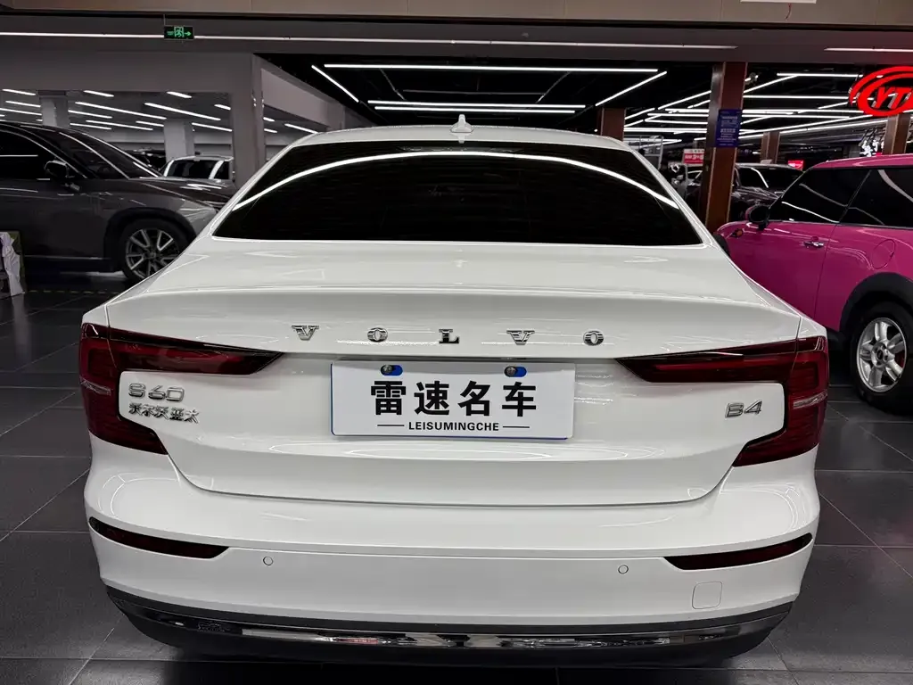 Volvo S60 2024 из CN, фото 8