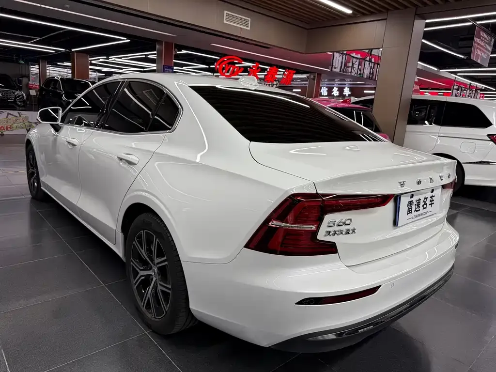 Volvo S60 2024 из CN, фото 9