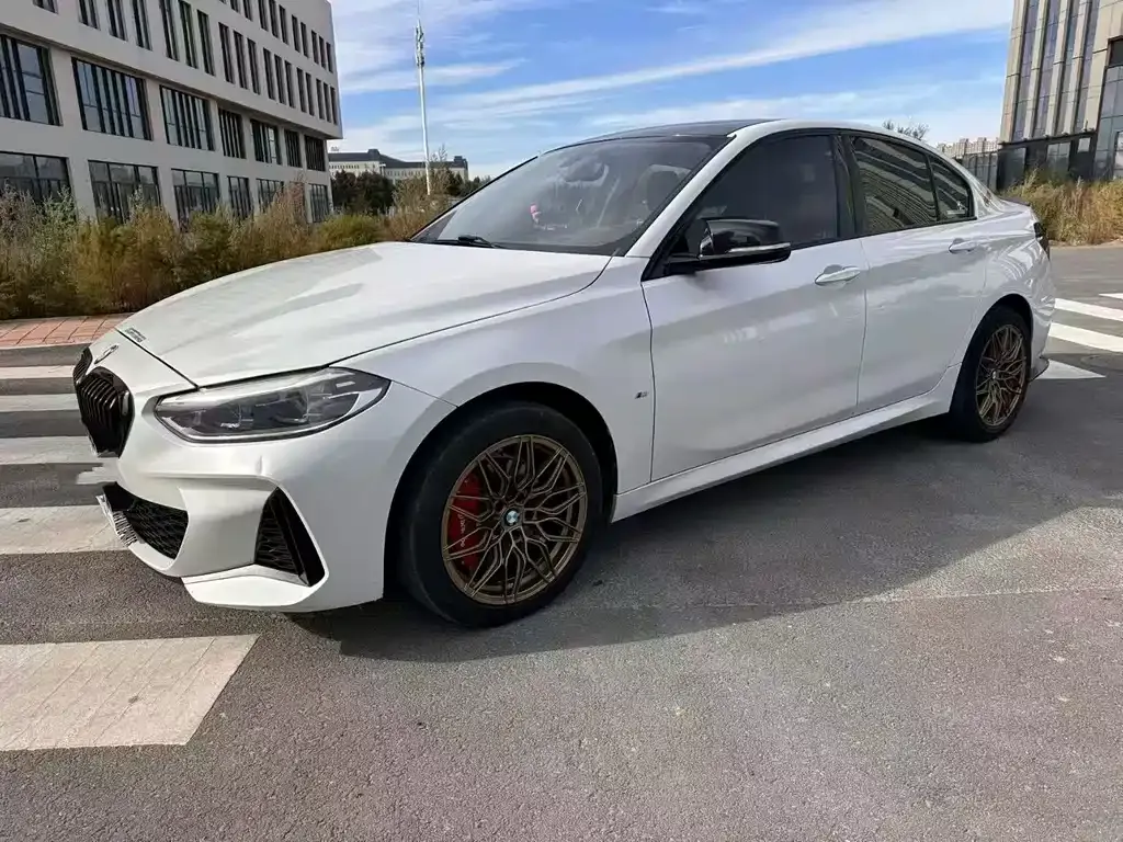 BMW 1 Series 2022 из CN, фото 1