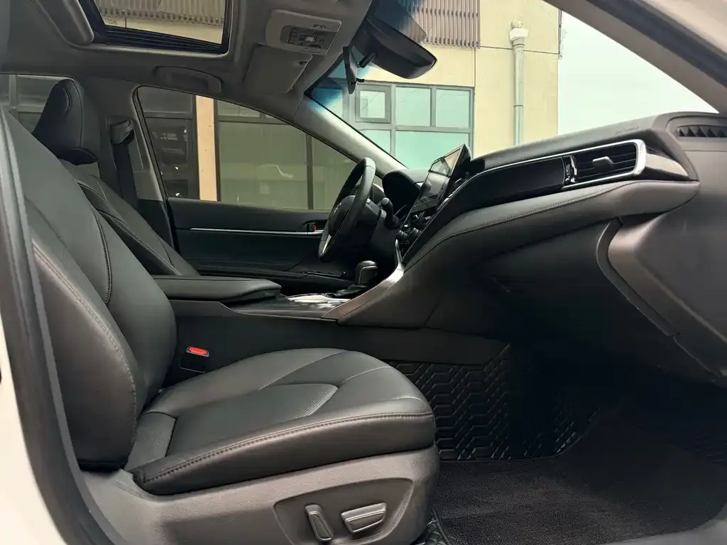 Toyota Camry 2023 из CN, фото 10