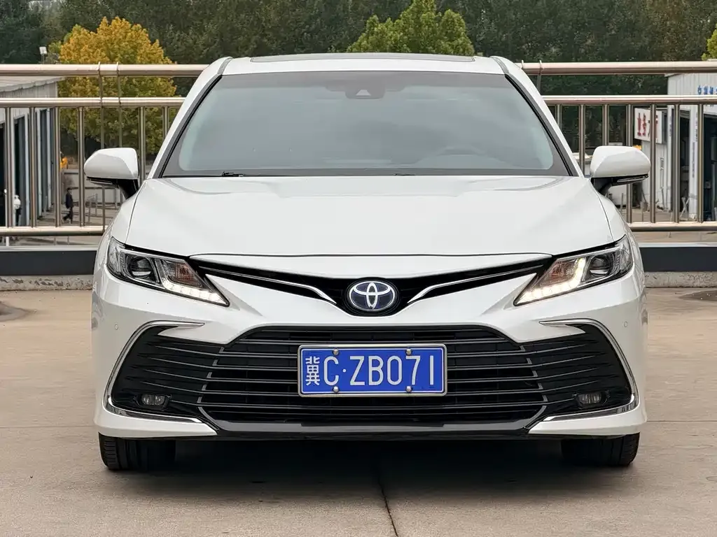 Toyota Camry 2023 из CN, фото 2