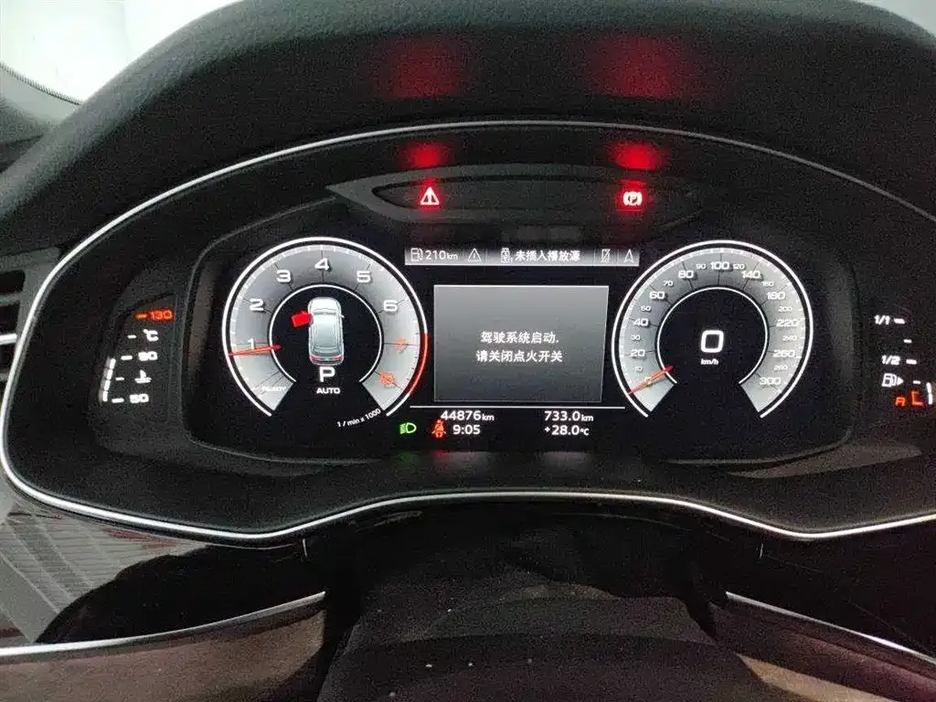 Audi Q7 2023 из CN, фото 4