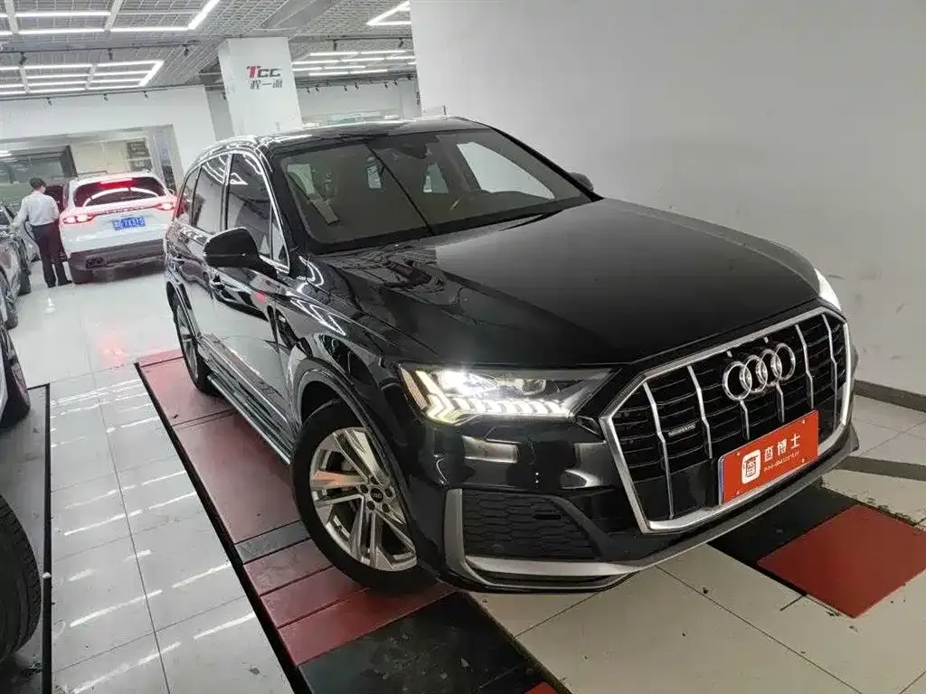 Audi Q7 2023 из CN, фото 5