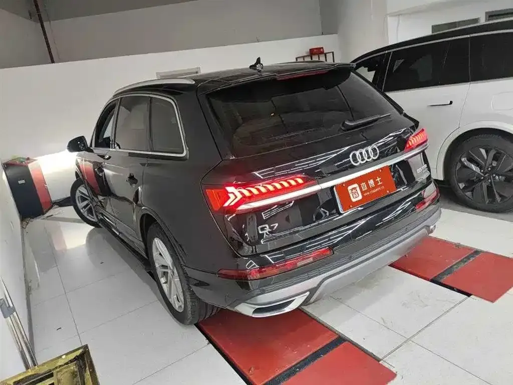 Audi Q7 2023 из CN, фото 6